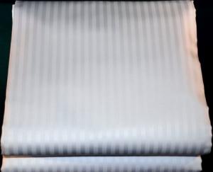Bettdeckenbezug 150×220, Damast mit schmalen Streifen